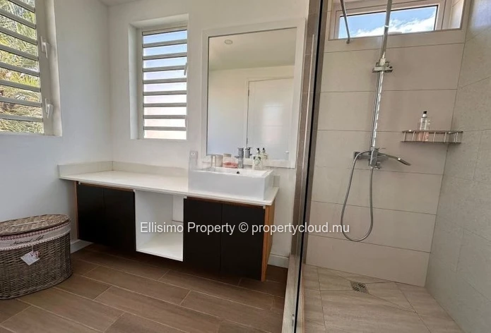 For Rent – Modern 3-Bedroom Villa with Private Pool in Calodyne 