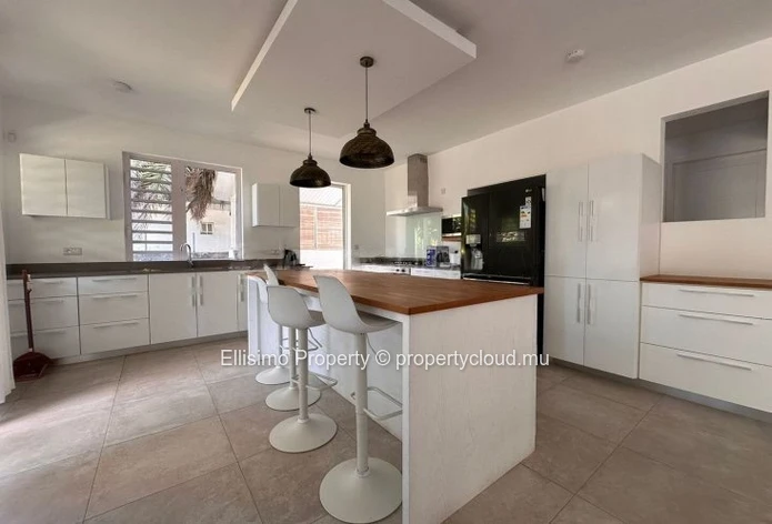 For Rent – Modern 3-Bedroom Villa with Private Pool in Calodyne 