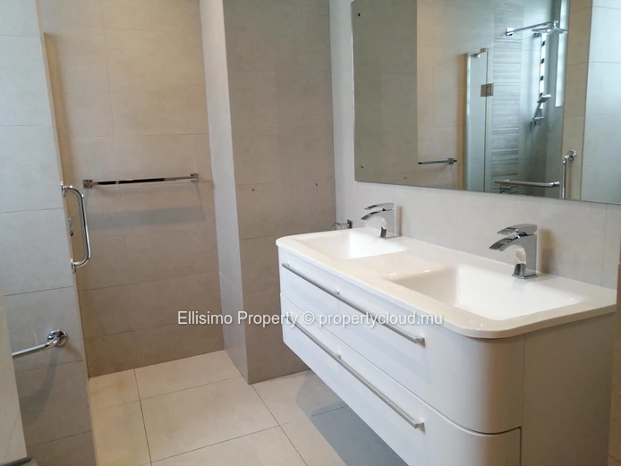 Penthouse 3 Ensuite Bedrooms Beach Front