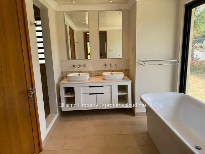 Exceptional Villa for Sale in Tamarin – Accessible to Foreign Buyers