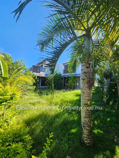 3-Bedroom Duplex for Rent – with Charming Private Garden