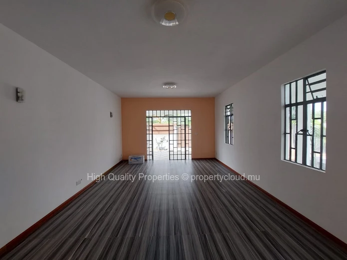 5-Bedroom Luxury Villa Rental in Pereybere, Grand Baie with 450m² Area