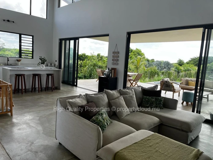 Stunning Villa For Rent In Calodyne