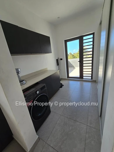 Penthouse in Péreybère with Coastal View – 3 Bedrooms & Jacuzzi
