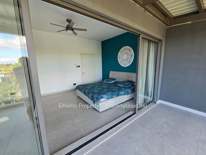 Penthouse in Péreybère with Coastal View – 3 Bedrooms & Jacuzzi