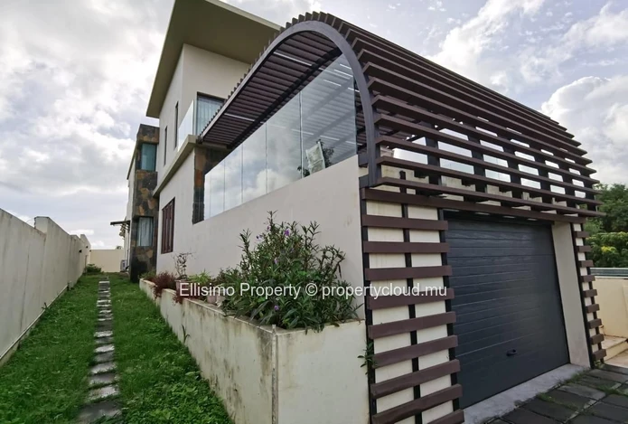 For Rent – Spacious Modern Villa with Swimming Pool | 6 Bedrooms